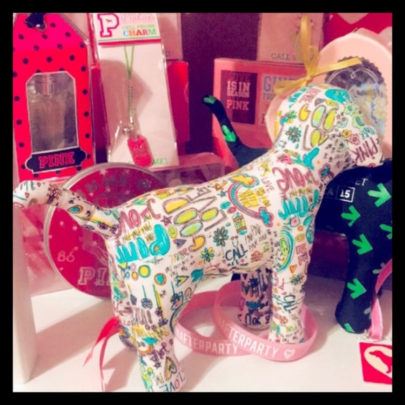 💕ℙ𝕀ℕ𝕂 𝕍𝕊 VINTAGE Graffiti 6” Plush Dog💕 - Picture 6 of 7